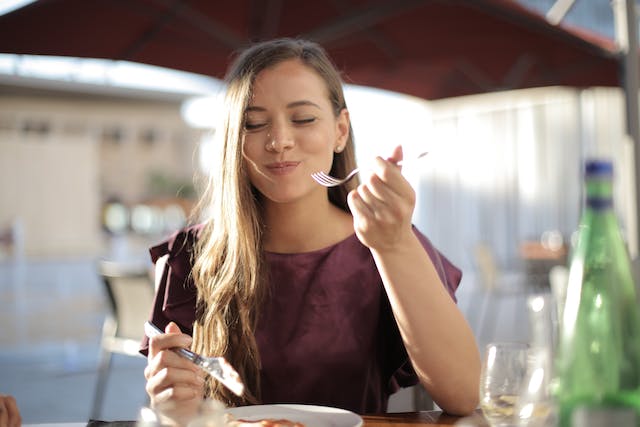 pexels-andrea-piacquadio-3811663 paleodieet