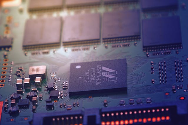 pexels-jplenio-1105379 NFC chip