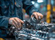 Automonteur checkt transmissie auto