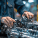 Automonteur checkt transmissie auto